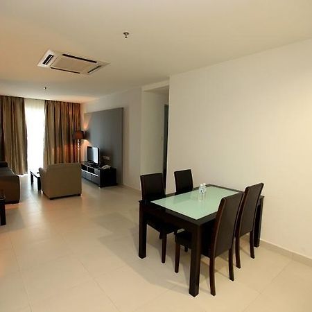 Merdeka Suites Hotel Мірі Номер фото