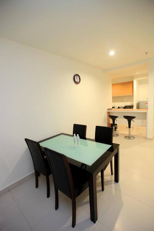 Merdeka Suites Hotel Мірі Номер фото