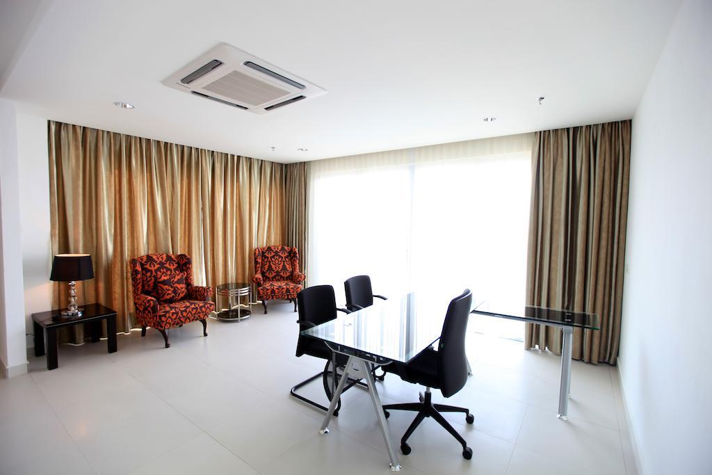 Merdeka Suites Hotel Мірі Екстер'єр фото