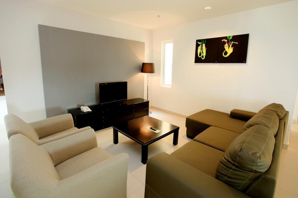 Merdeka Suites Hotel Мірі Екстер'єр фото