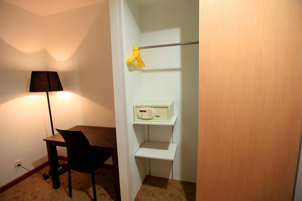 Merdeka Suites Hotel Мірі Екстер'єр фото