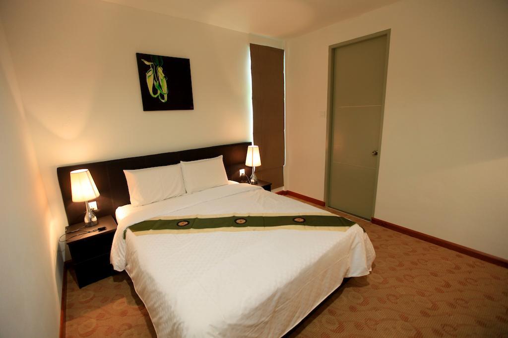Merdeka Suites Hotel Мірі Номер фото