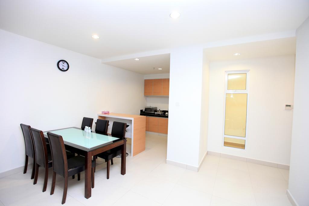 Merdeka Suites Hotel Мірі Номер фото