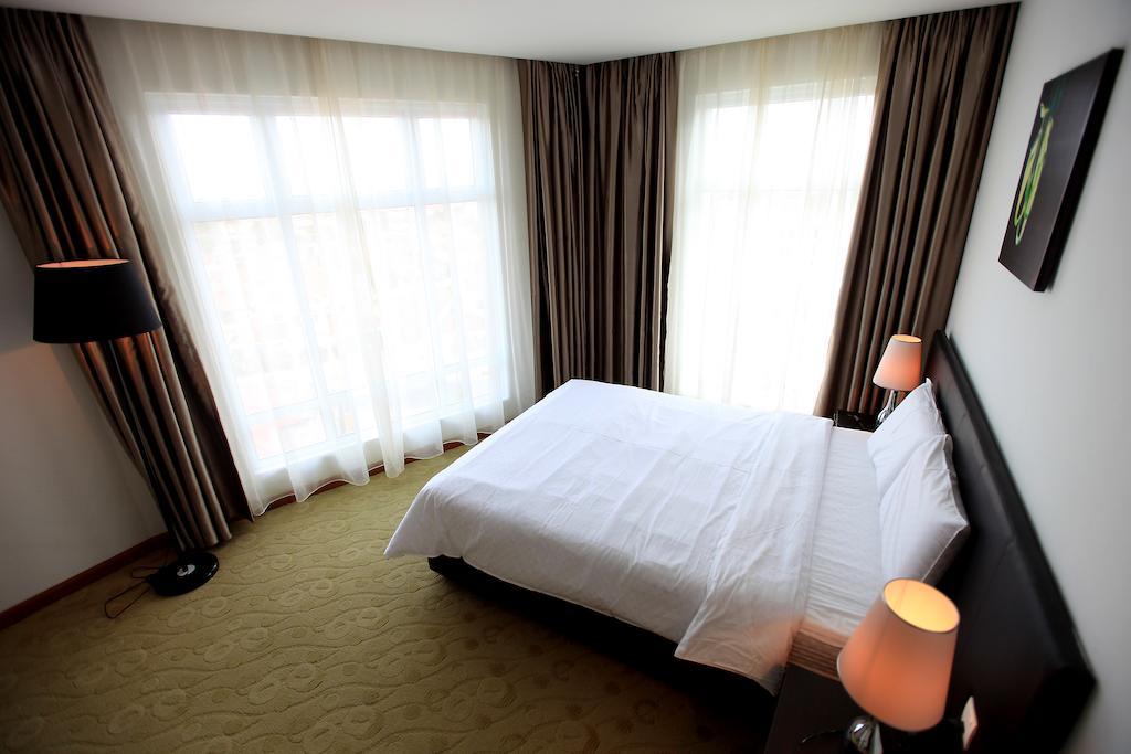 Merdeka Suites Hotel Мірі Номер фото