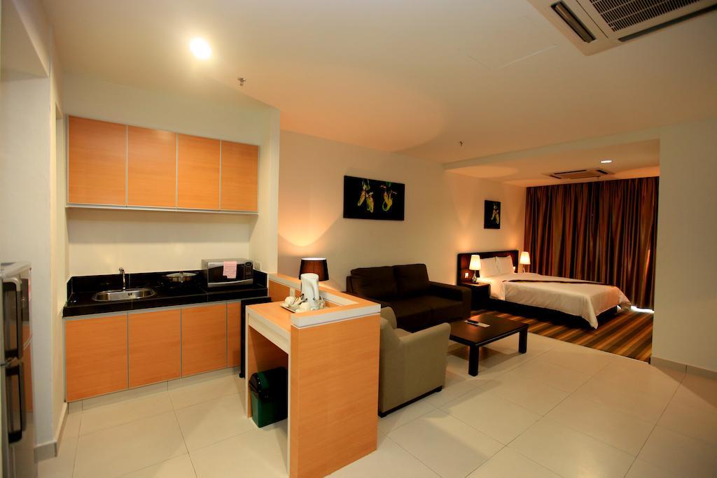 Merdeka Suites Hotel Мірі Номер фото