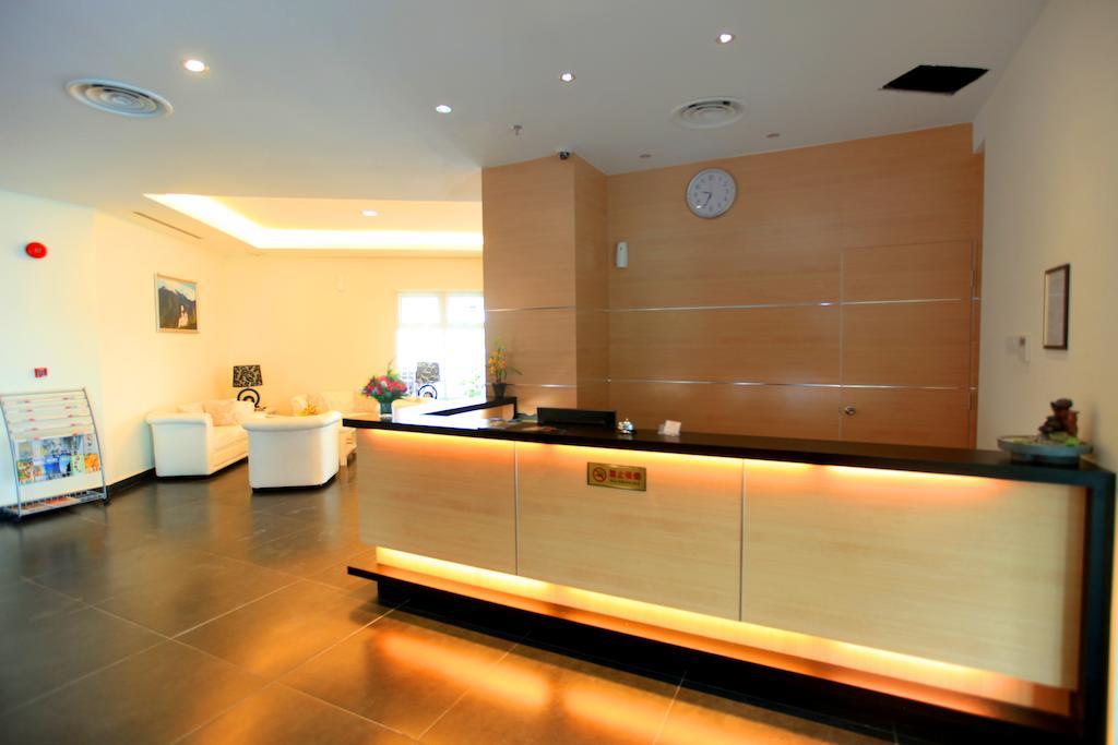 Merdeka Suites Hotel Мірі Екстер'єр фото