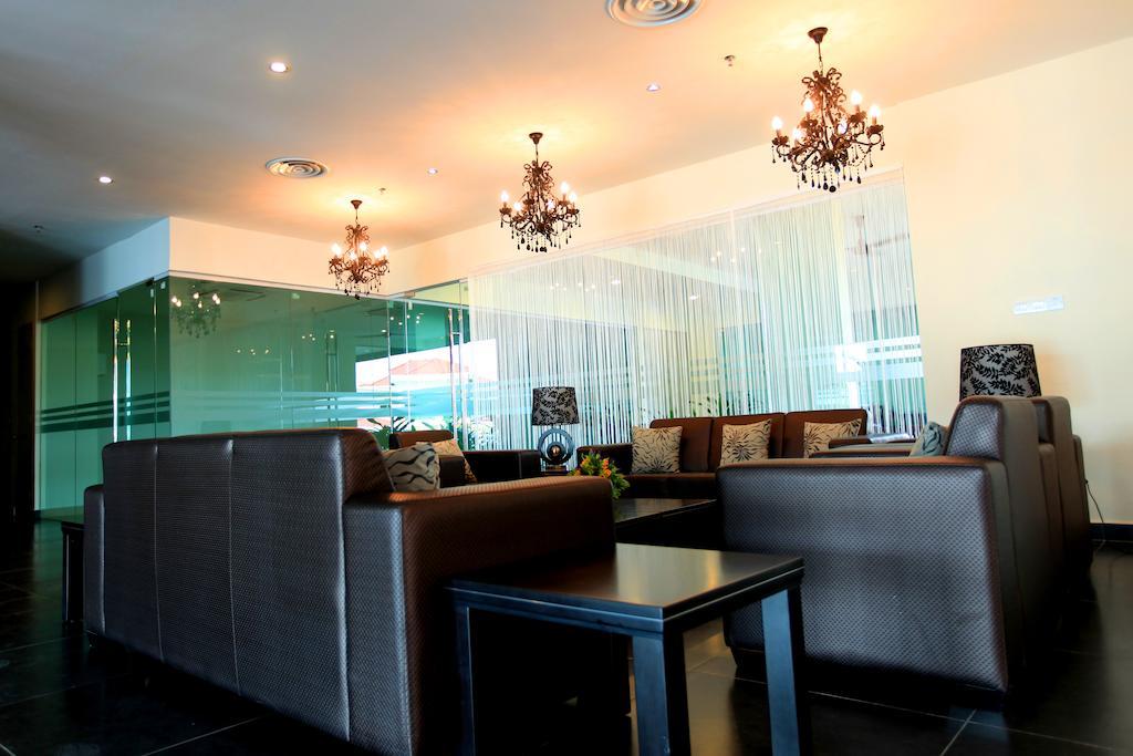 Merdeka Suites Hotel Мірі Екстер'єр фото