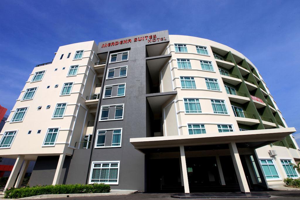 Merdeka Suites Hotel Мірі Екстер'єр фото