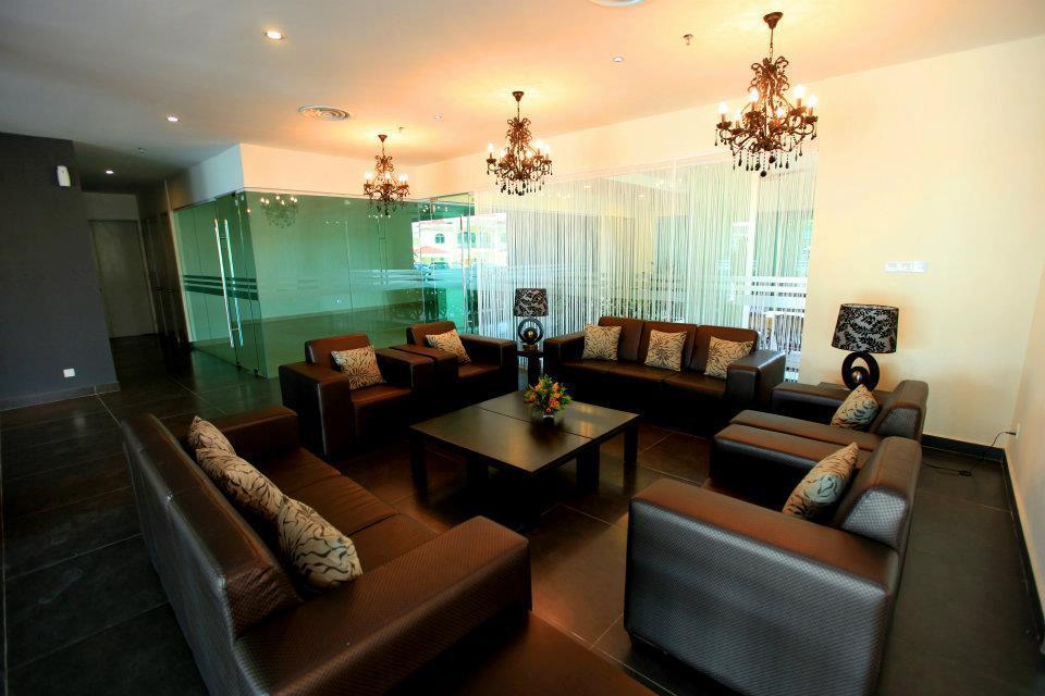 Merdeka Suites Hotel Мірі Екстер'єр фото