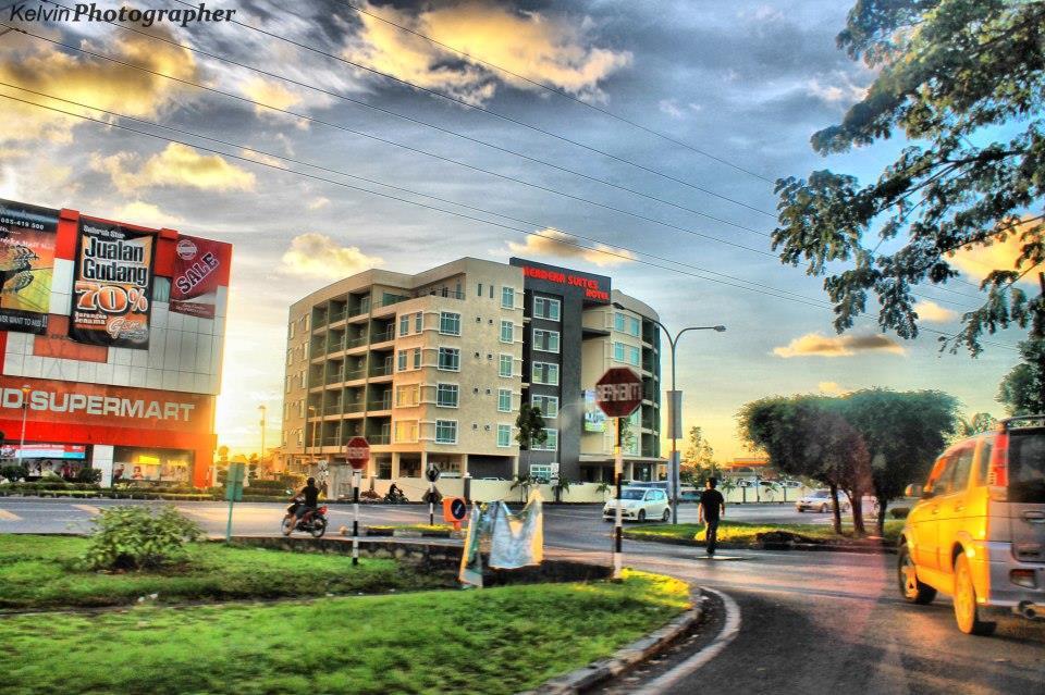 Merdeka Suites Hotel Мірі Екстер'єр фото